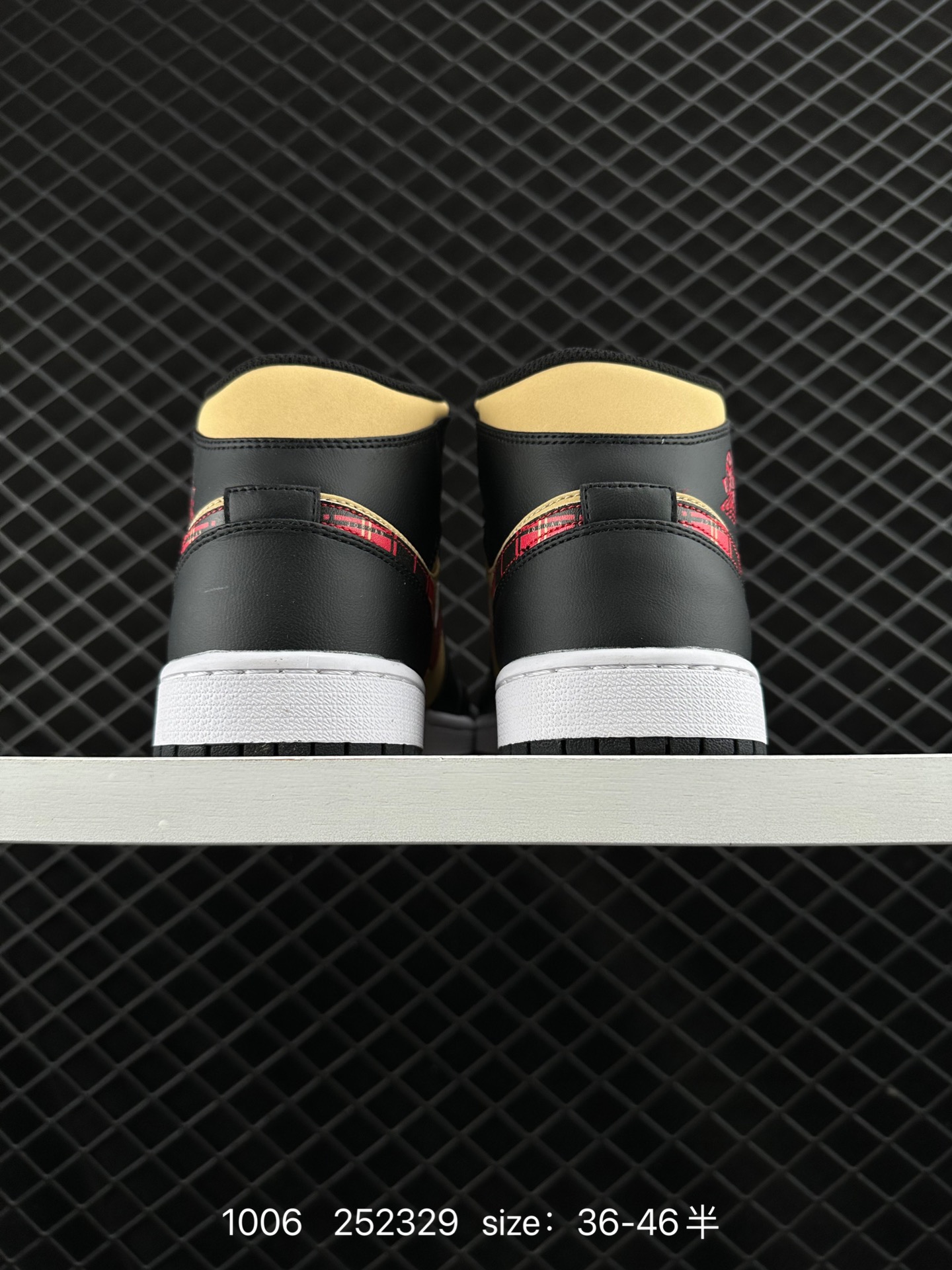 NIKE Air Jordan 1 Retro Mid”Reverse Black Toe“